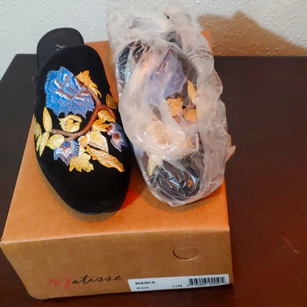 Beautiful embroidered mule size 11m by Matisse